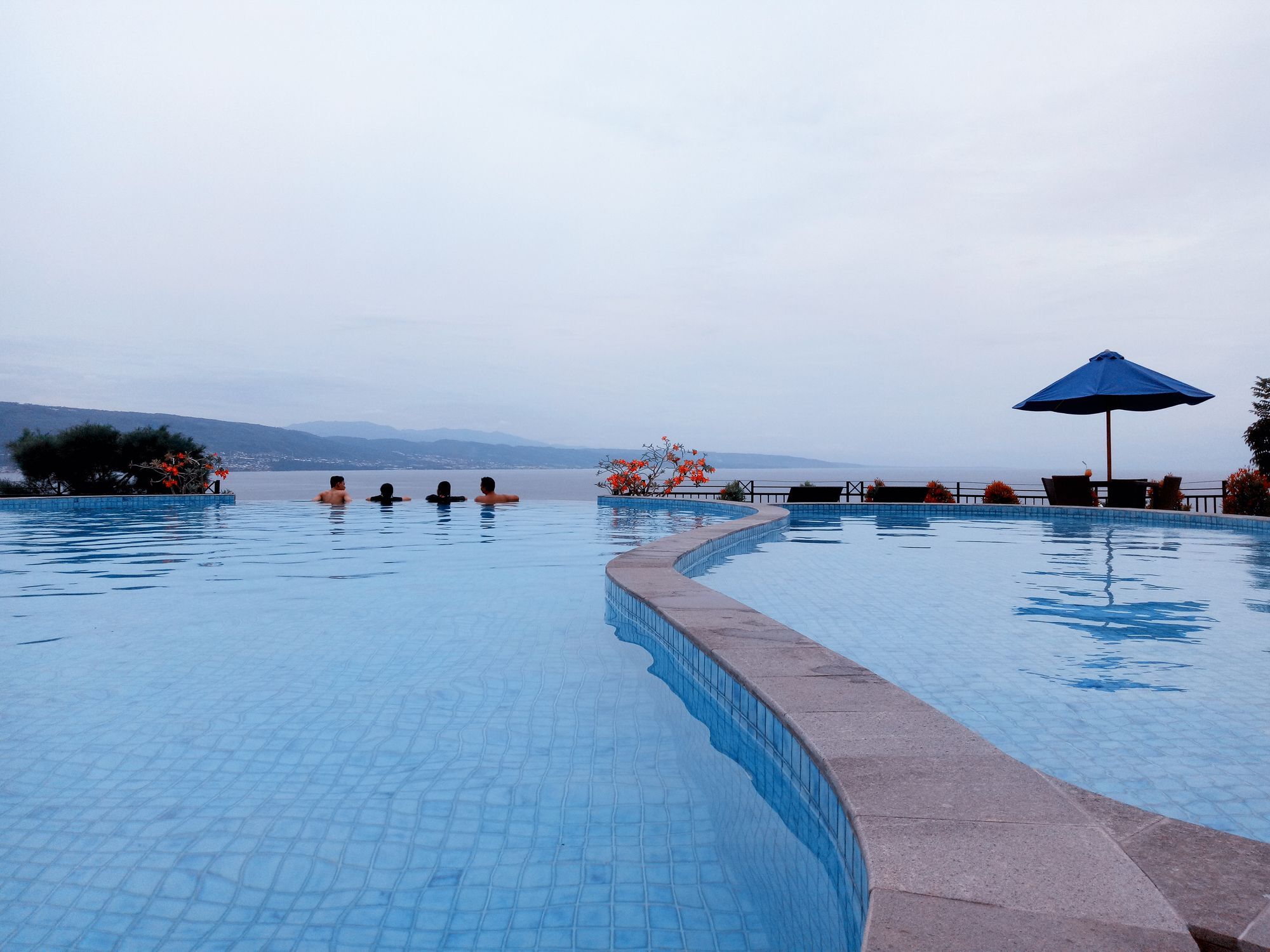 Hotel Santika Luwuk - Sulawesi Tengah מראה חיצוני תמונה