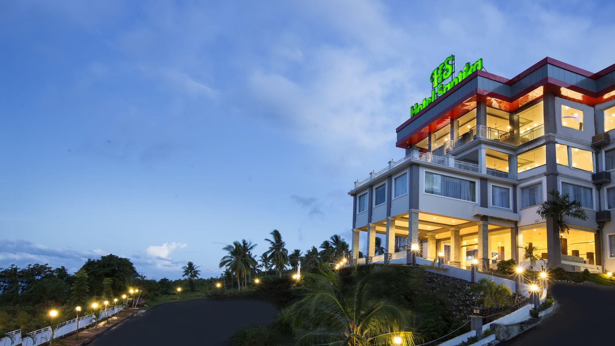 Hotel Santika Luwuk - Sulawesi Tengah מראה חיצוני תמונה